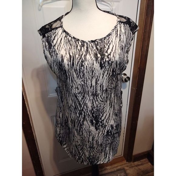 21 Black & White Lacy Blouse Women's Size SP‎ Made in USA RN 94981 Measurements - Picture 1 of 7